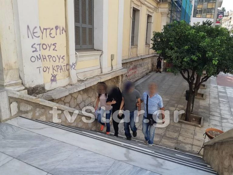 Λουριά, φίμωτρα και όπλα – Οι «σκλάβες» αποκαλύπτουν τι γινόταν στη Λαμία με τον 34χρονο
